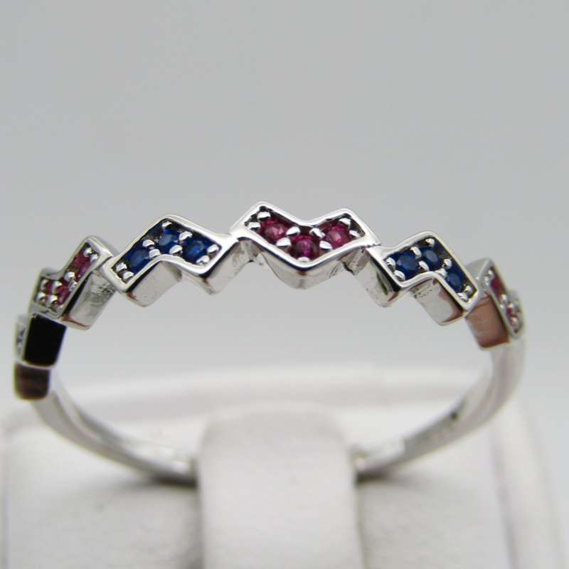 Sterling Silver ring with small blue and pink stones - Size Q - 1,4g