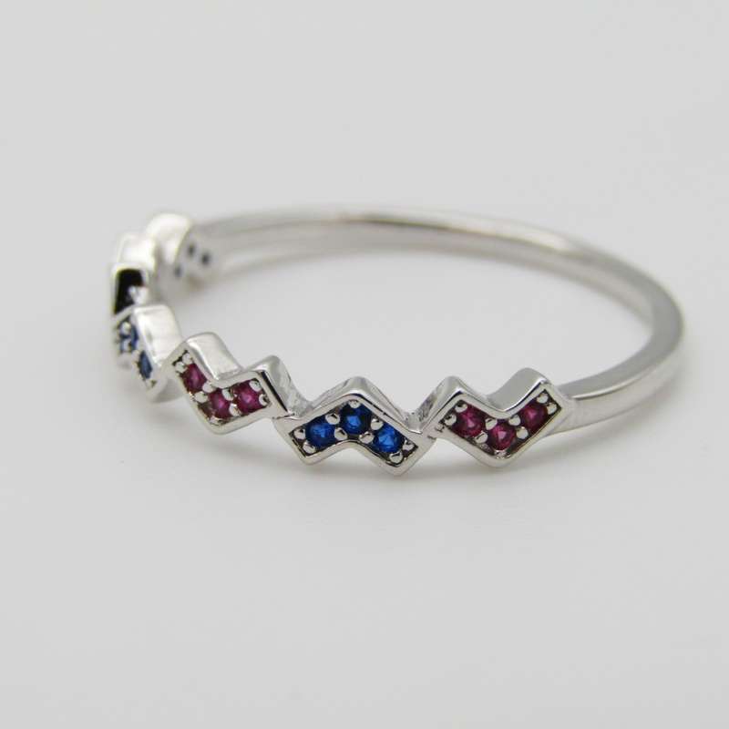 Sterling Silver ring with small blue and pink stones - Size Q - 1,4g
