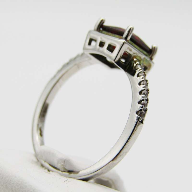 Sterling Silver ring with red stone - Size M
