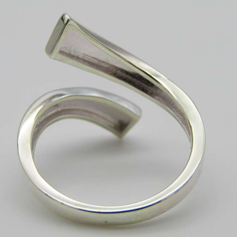 Interesting Sterling Silver ring - Size S - 4g
