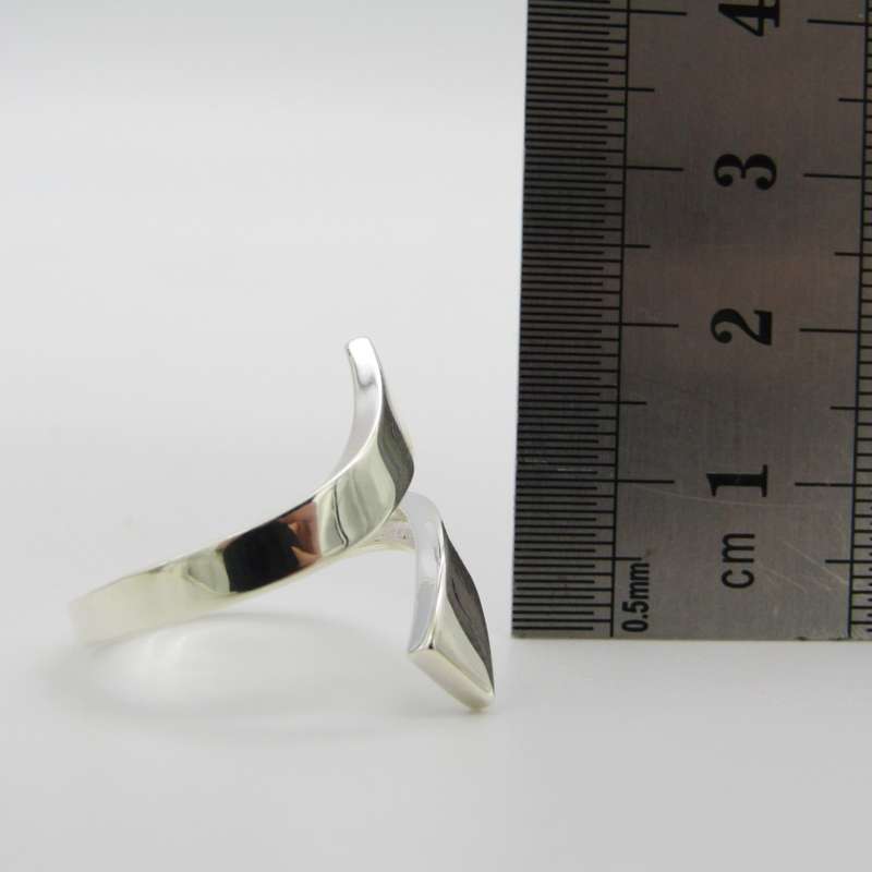Interesting Sterling Silver ring - Size S - 4g