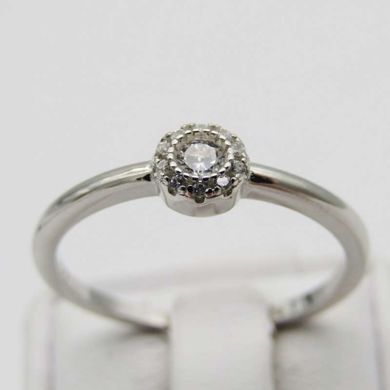 Beautiful Sterling Silver ring - Size R - 2g