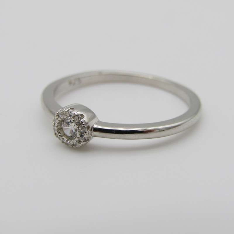 Beautiful Sterling Silver ring - Size R - 2g
