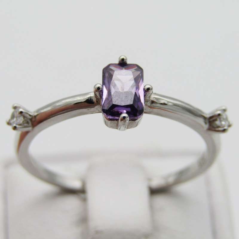 Sterling Silver ring with two clear stones and one purple stone - Size R - 2,2g
