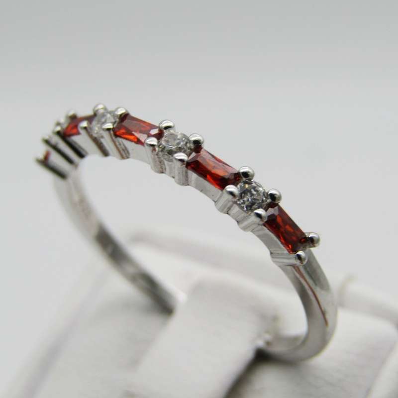 Sterling Silver ring with orange and clear stones - Size R - 1,9g