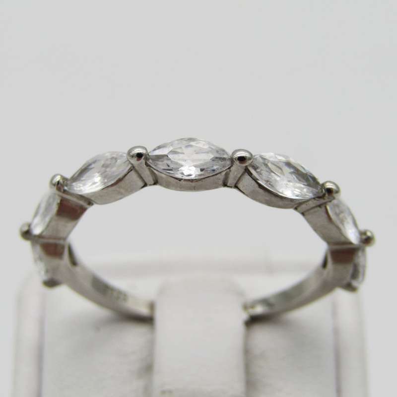 Sterling Silver ring with 7 clear stones - Size S - 2,1g