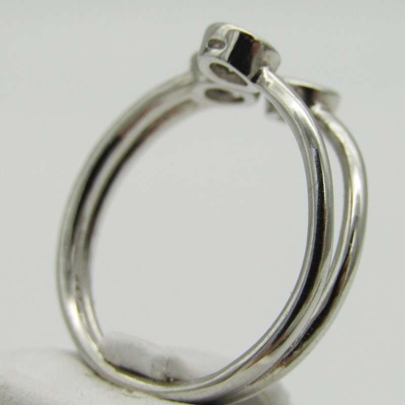 Sterling Silver ring with 3 clear stones - Size S - 3,3g