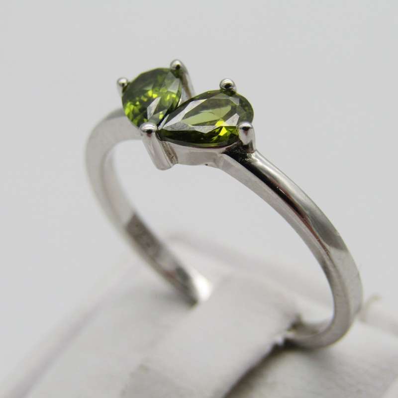 Sterling Silver ring with two green teardrop shaped stones - Size R - 2,1g