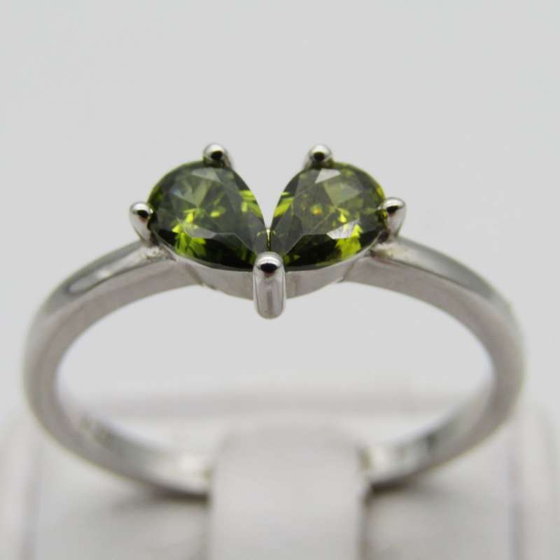 Sterling Silver ring with two green teardrop shaped stones - Size R - 2,1g