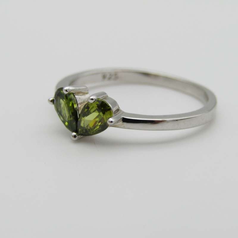 Sterling Silver ring with two green teardrop shaped stones - Size R - 2,1g