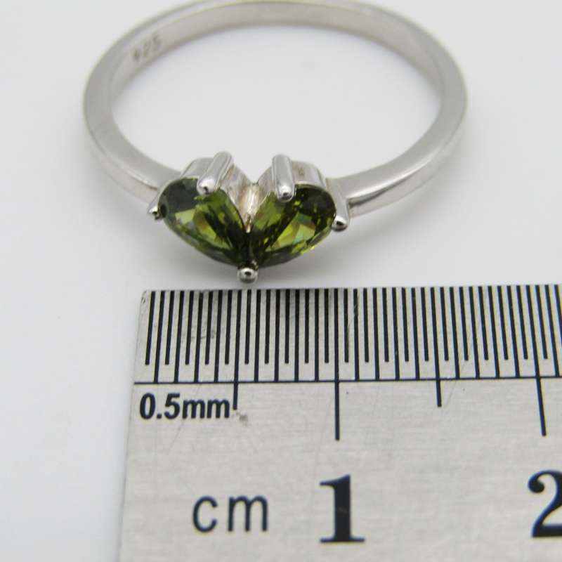 Sterling Silver ring with two green teardrop shaped stones - Size R - 2,1g