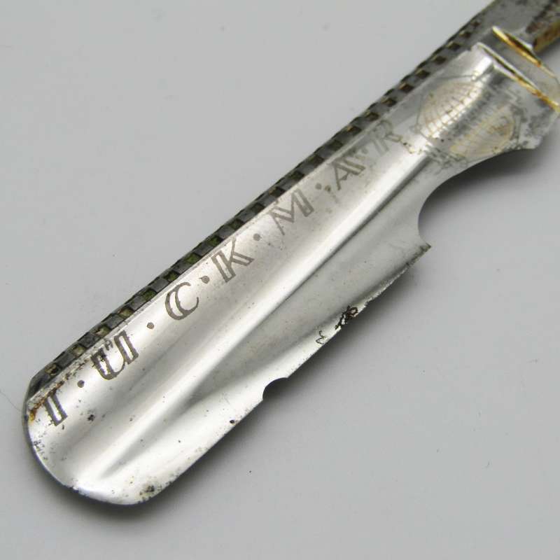 Vintage Tuckmar cut throat straight razor in box - blade chipped