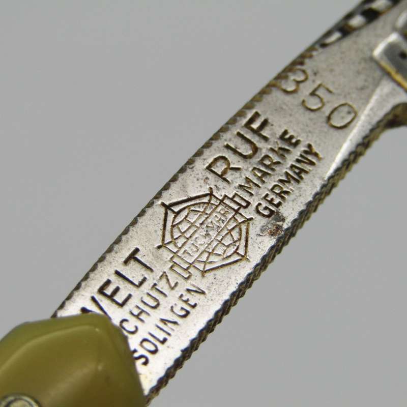 Vintage Tuckmar cut throat straight razor in box - blade chipped