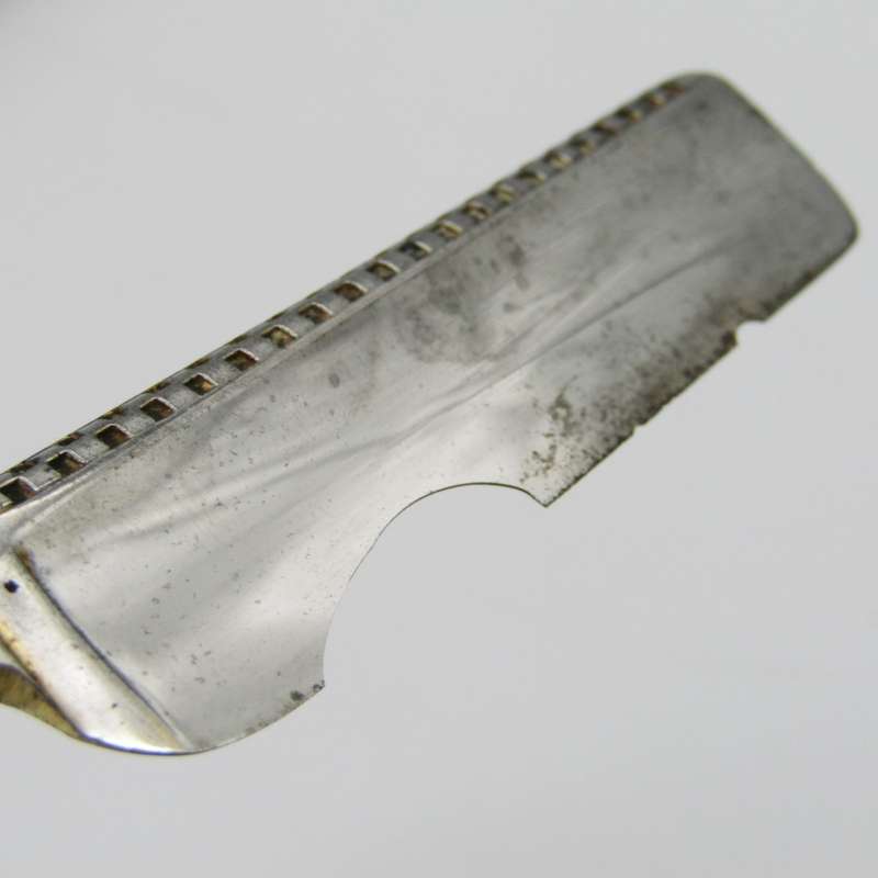 Vintage Tuckmar cut throat straight razor in box - blade chipped
