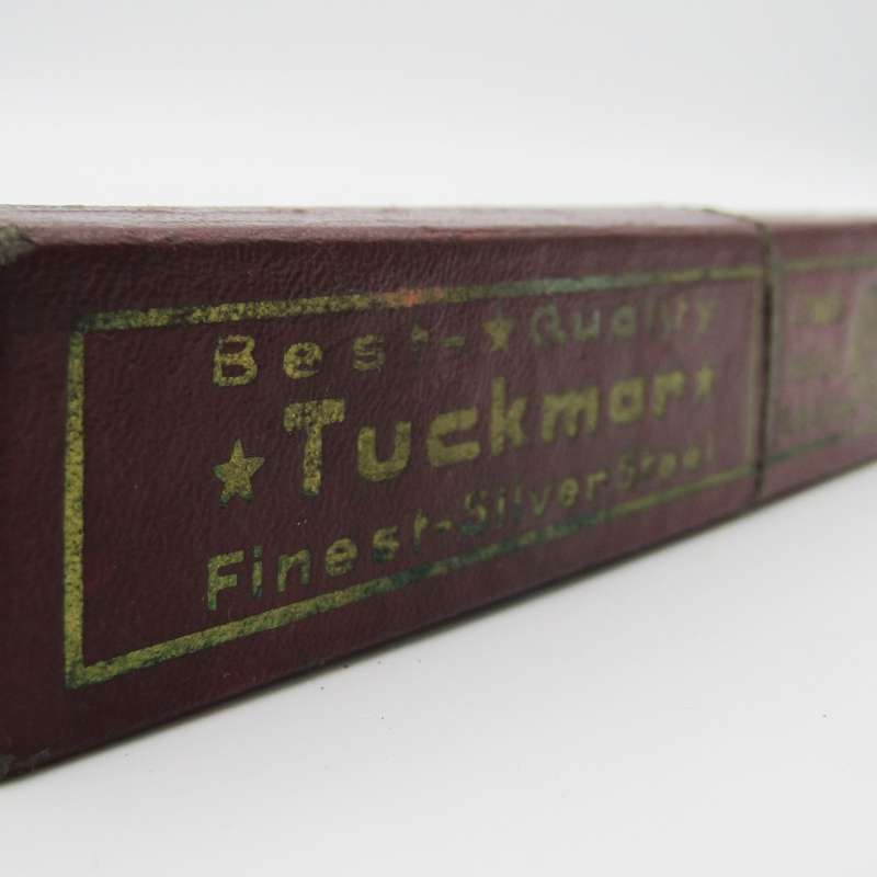 Vintage Tuckmar cut throat straight razor in box - blade chipped