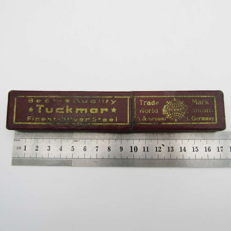Vintage Tuckmar cut throat straight razor in box - blade chipped