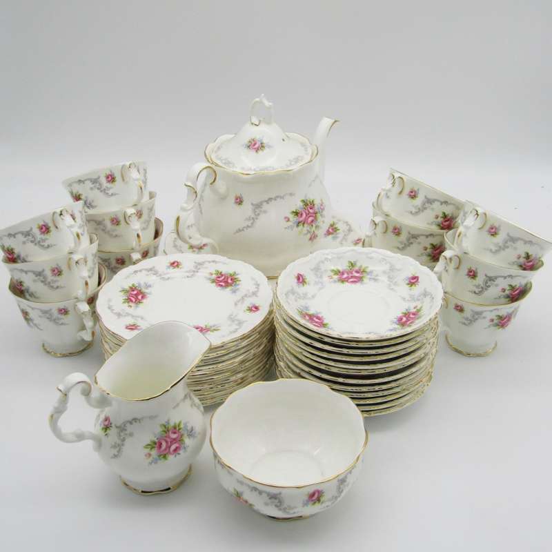 Vintage Royal Albert Tranquillity 41-piece porcelain set