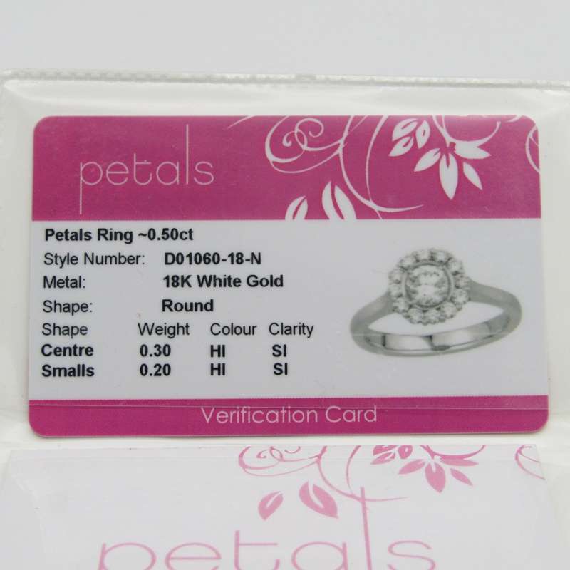 18kt White Gold Petals ring with 0,30ct diamond surrounded by 12 smaller diamonds
