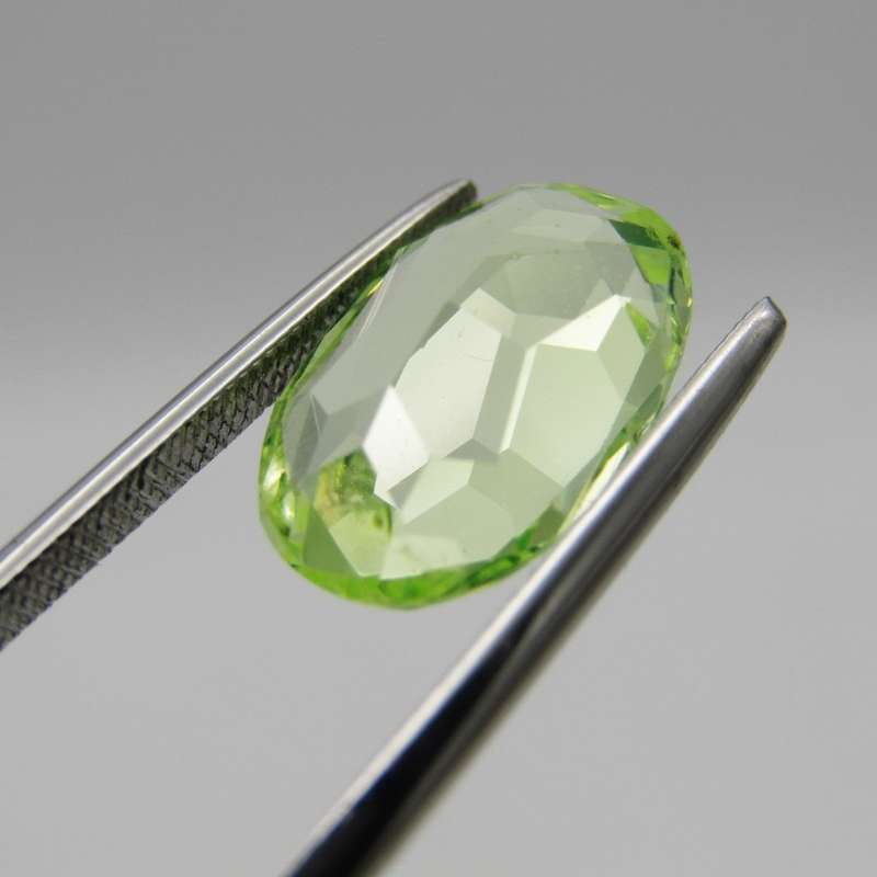 Lab grown Spinel of 5,936 carat - oval mixed cut - Medium dark toned yellowish green