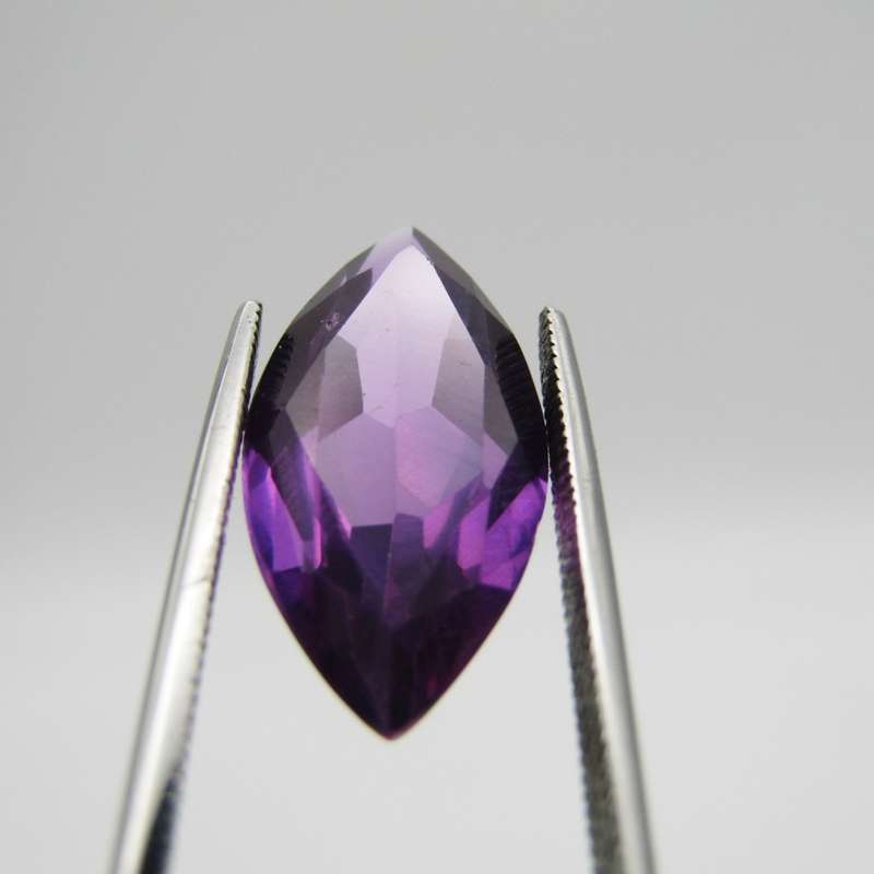 Lab grown sapphire of 8,177 carat - identical to a natural sapphire - Medium dark toned purple