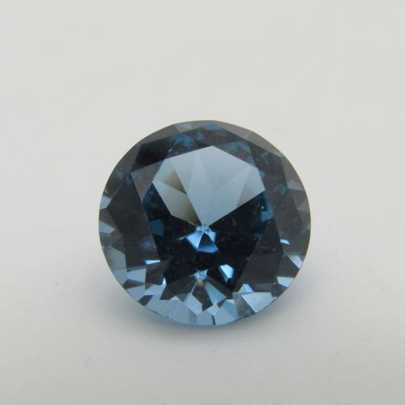 Lab grown Spinel of 7,528 carat - round brilliant cut - Medium dark toned blue