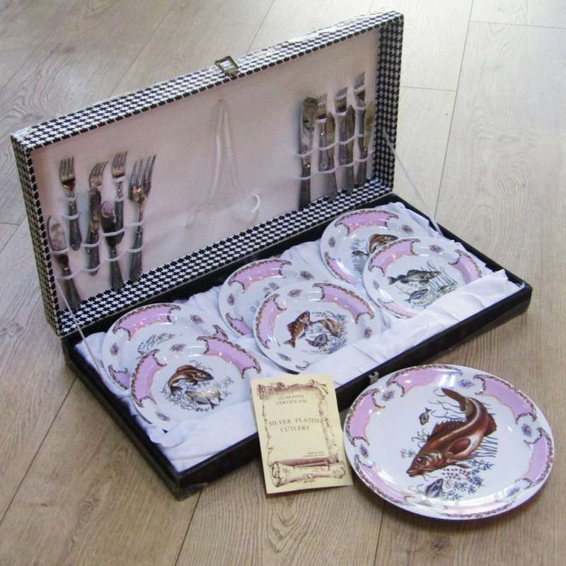 Vintage fish serving set for 6 in box