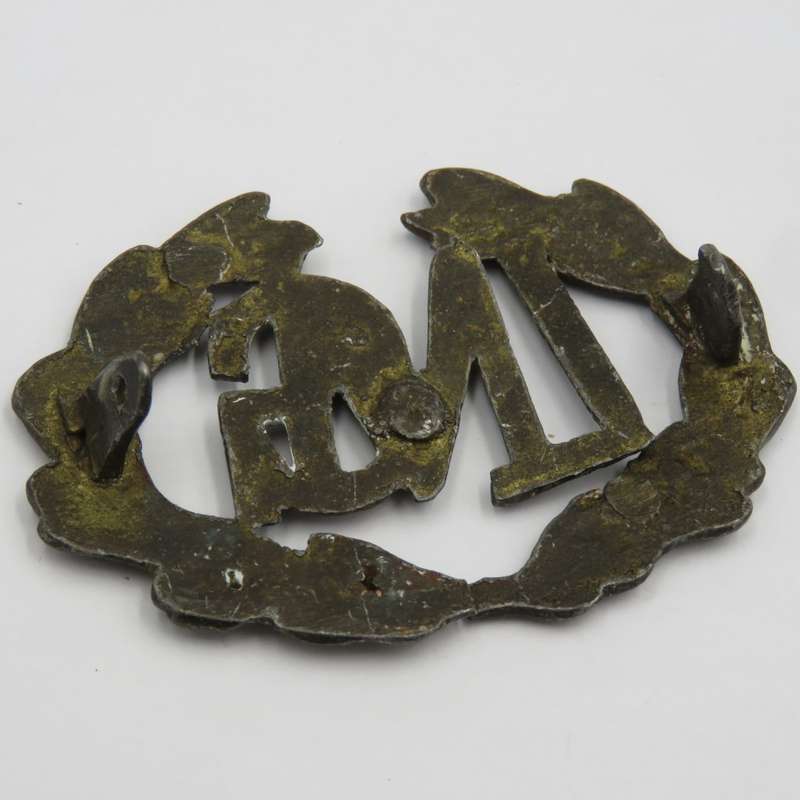 Light Machine gunner lead cast badge- wreath broken in centre