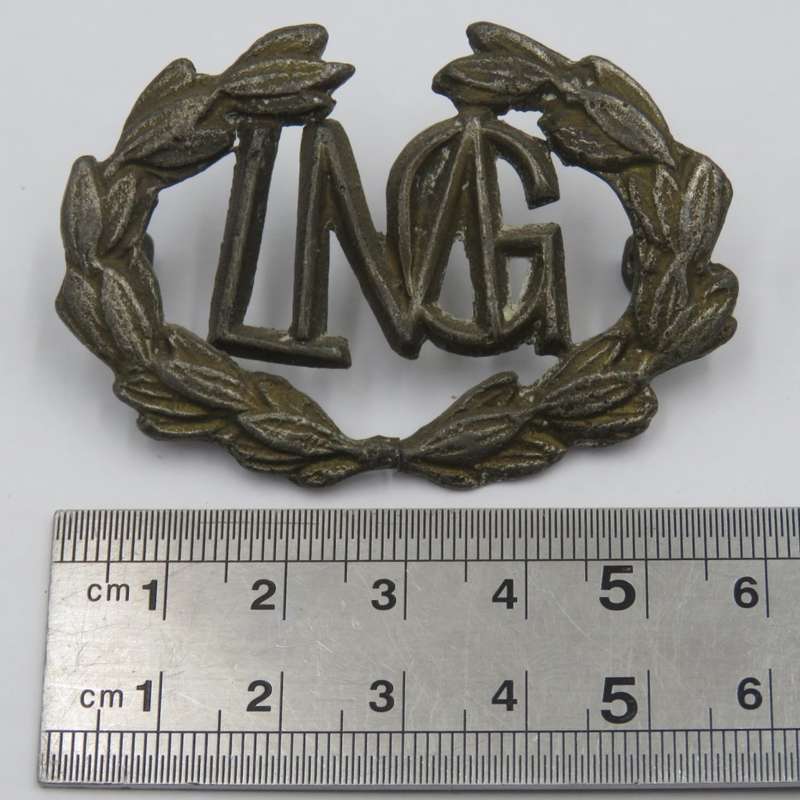 Light Machine gunner lead cast badge- wreath broken in centre