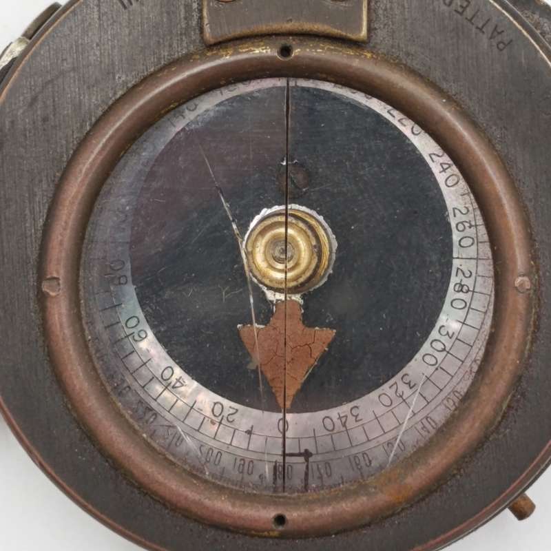 WW1 S.Mordan and Co. 1918 field pocket compass - working - glass cracked - in leather pouch