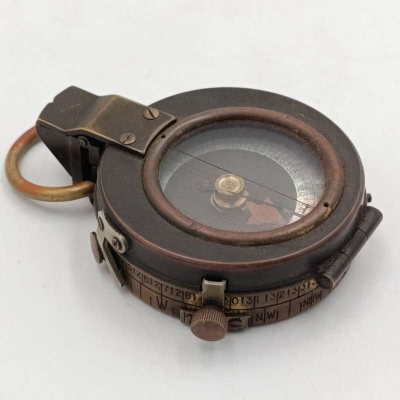 WW1 S.Mordan and Co. 1918 field pocket compass - working - glass cracked - in leather pouch