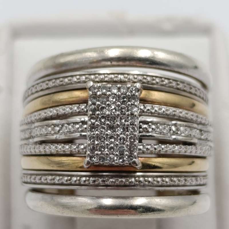 9kt White and Yellow gold diamond cluster ring set - size L 1/2 - weighs 11,5g