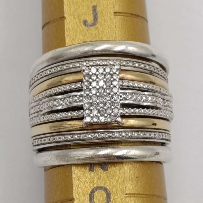 9kt White and Yellow gold diamond cluster ring set - size L 1/2 - weighs 11,5g
