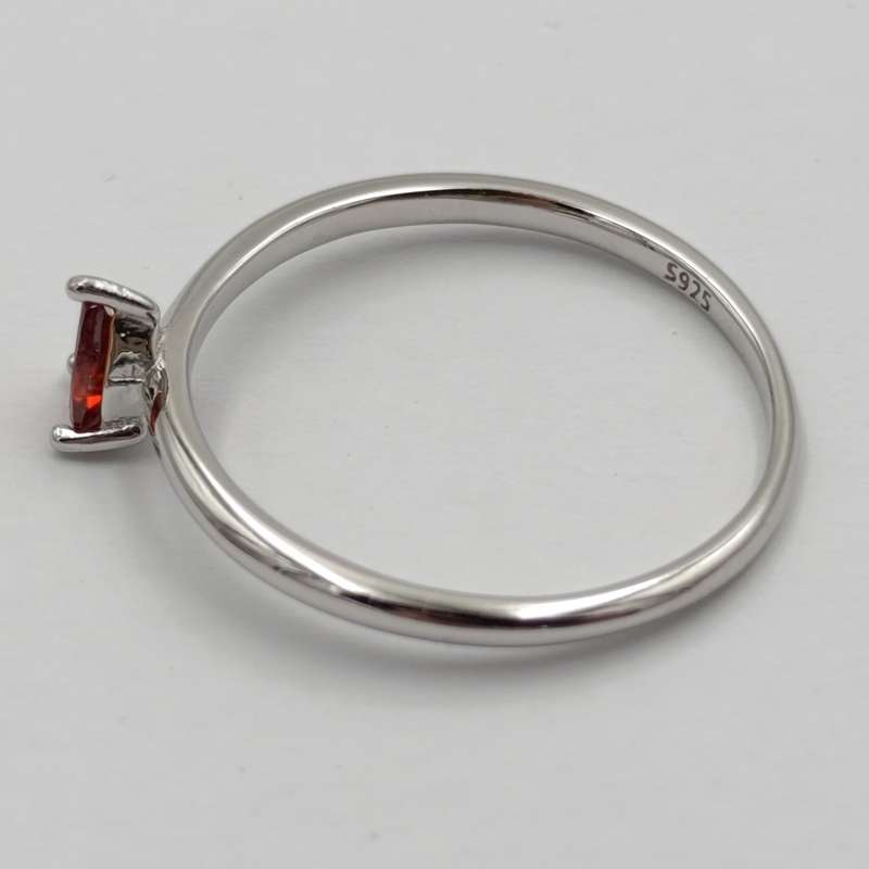 Sterling silver ring with dark orange teardrop shaped stone - size U - 1.5g