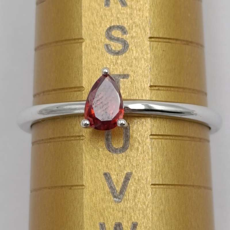 Sterling silver ring with dark orange teardrop shaped stone - size U - 1.5g