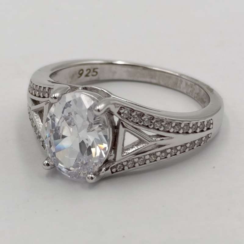 Stunning Sterling silver ring with large clear stone - size M - 3.7g