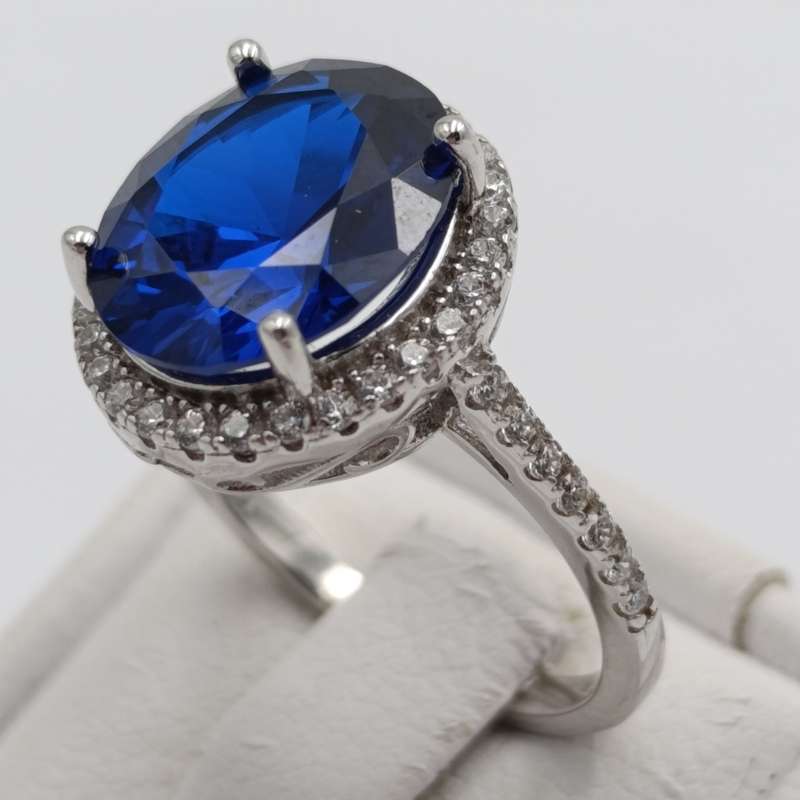 Beautiful Sterling silver ring with large stone - size M - 3.7g