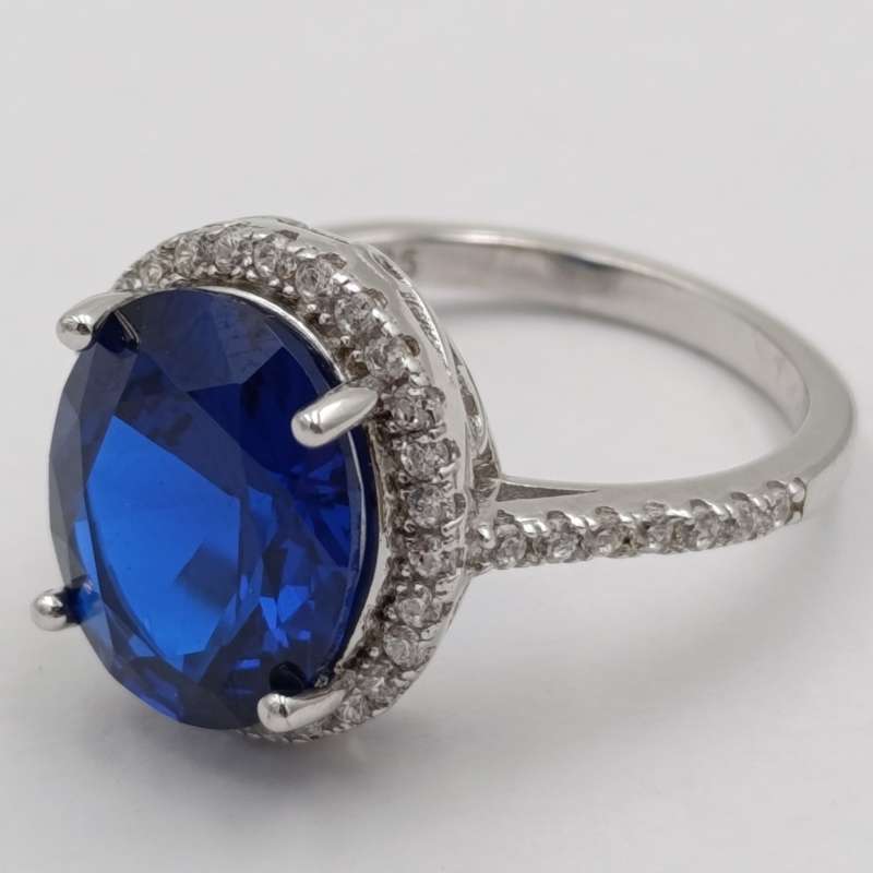 Beautiful Sterling silver ring with large stone - size M - 3.7g