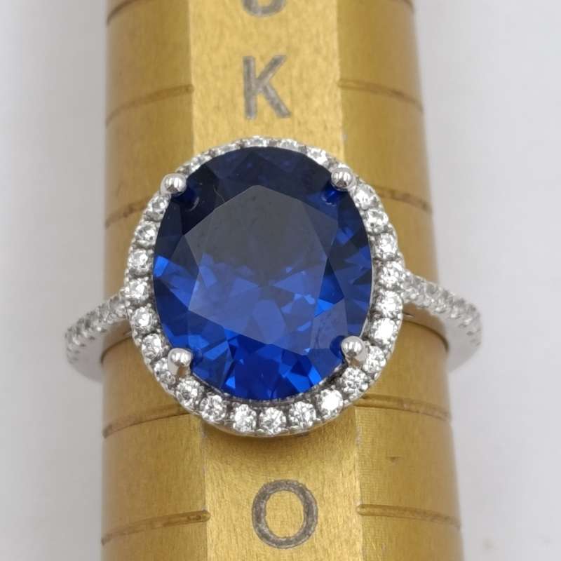 Beautiful Sterling silver ring with large stone - size M - 3.7g