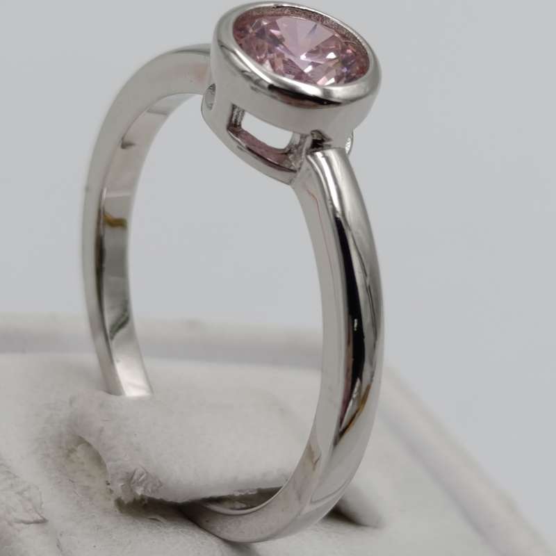 Beautiful Sterling ring with Pink stone - size R - 2.9g