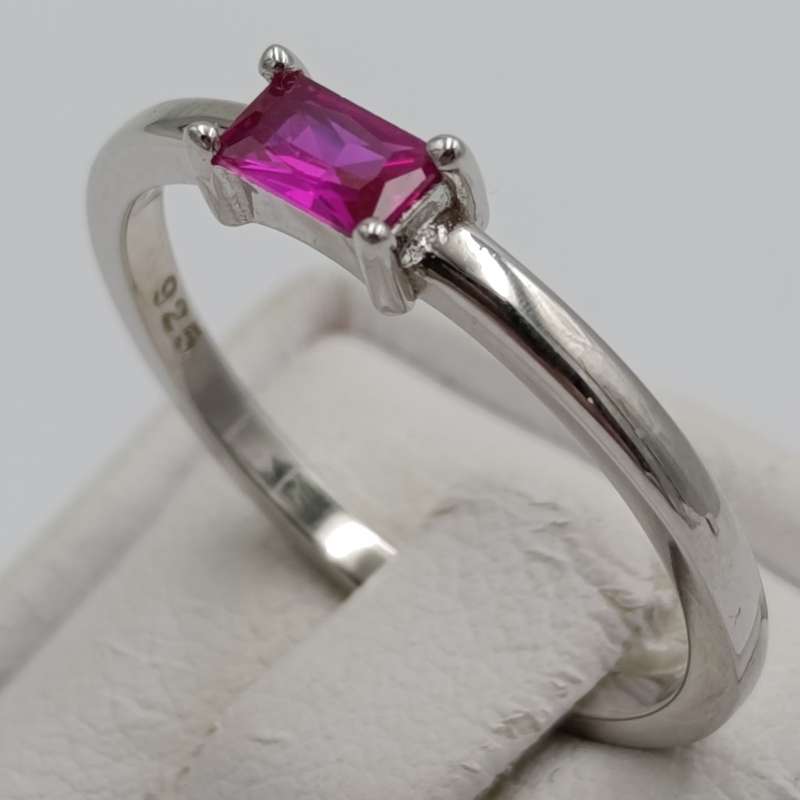 Sterling silver ring with pink stone - size p - 1.6g