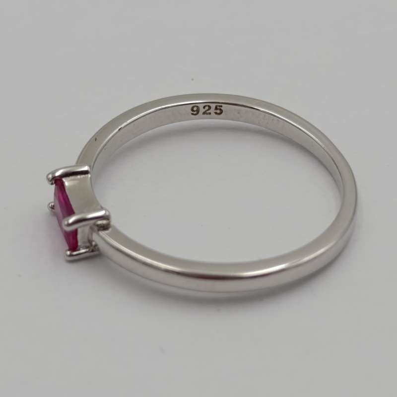 Sterling silver ring with pink stone - size p - 1.6g