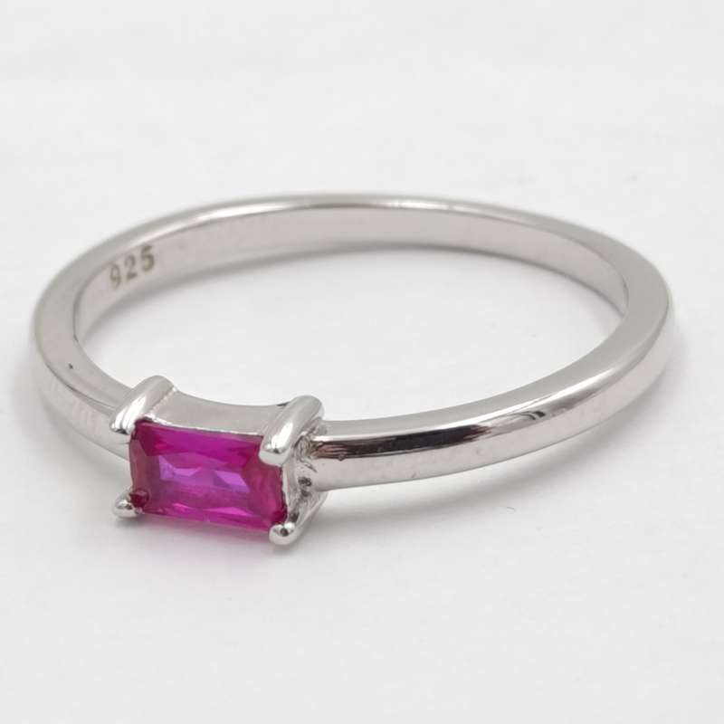 Sterling silver ring with pink stone - size p - 1.6g