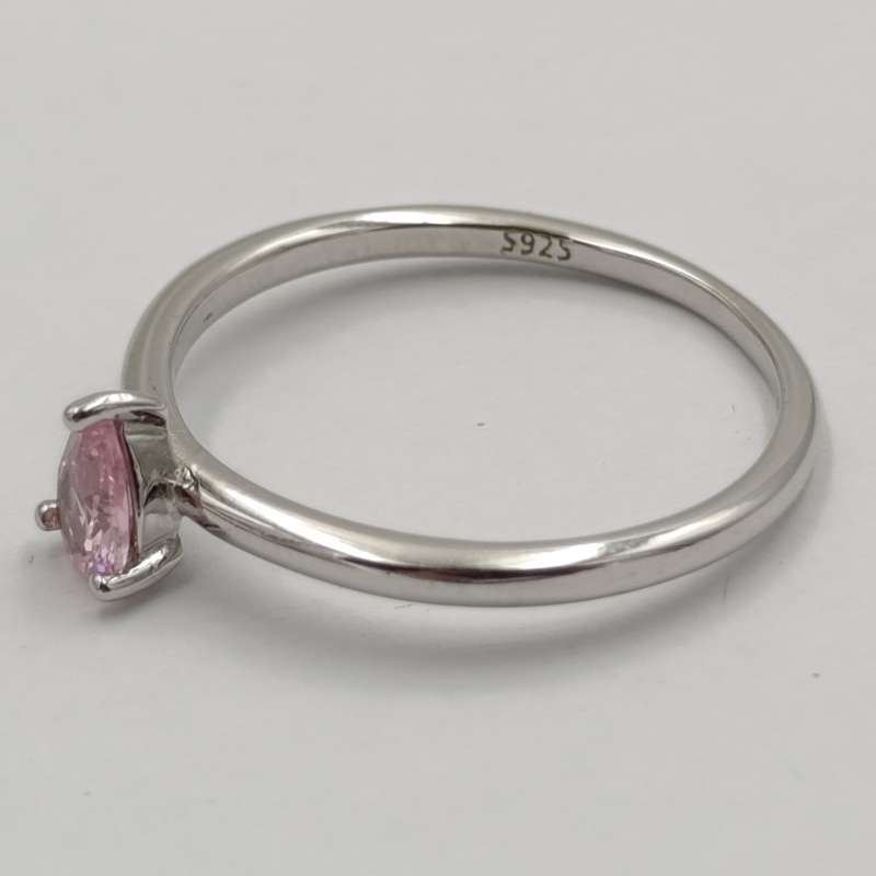 Cute Sterling silver ring with teardrop shaped pink stone - size R - 1.9g