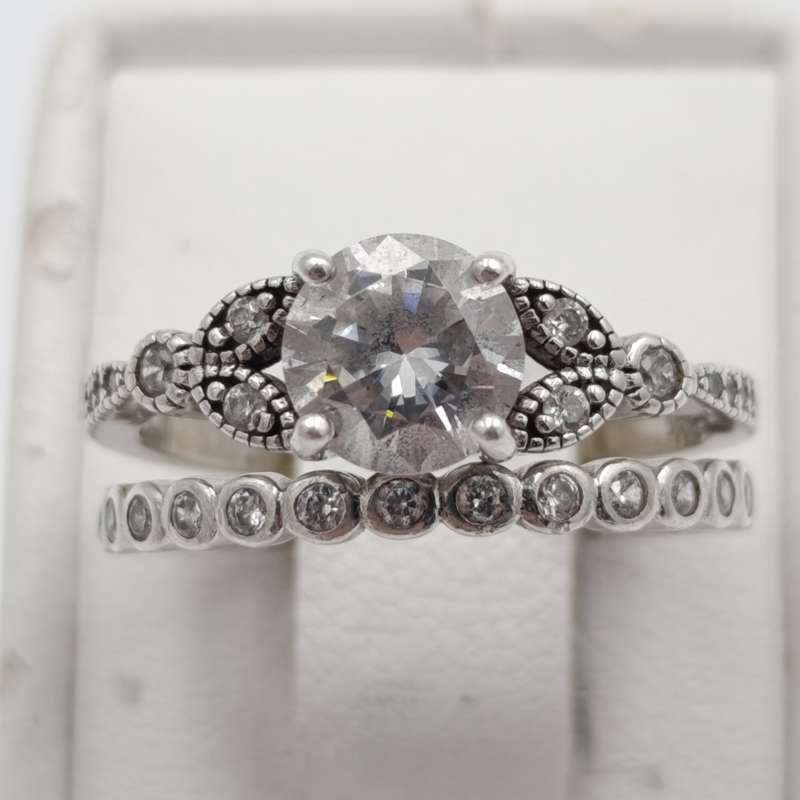 Beautiful silver wedding band set - infinity band and ring with large clear stone - size O - 4.2g