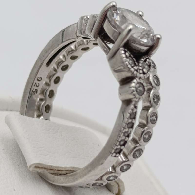 Beautiful silver wedding band set - infinity band and ring with large clear stone - size O - 4.2g