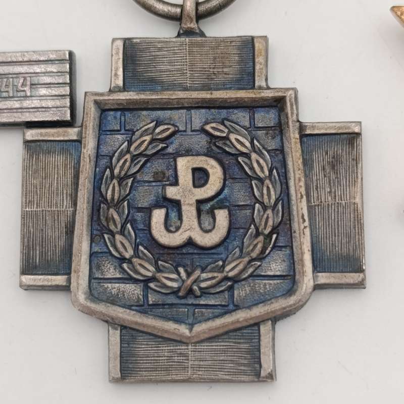 Set of 6 WW2 medals including Polish Warsaw uprising and Polish cross of Home Army medals