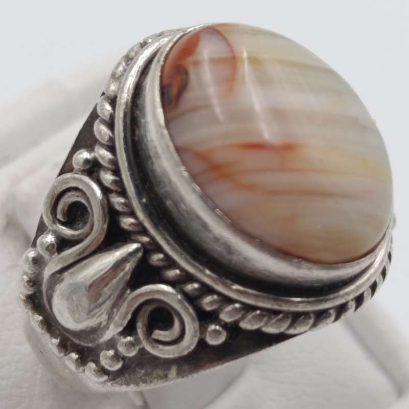 Vintage Sterling silver Agate ring - weighs 7.6g - size M