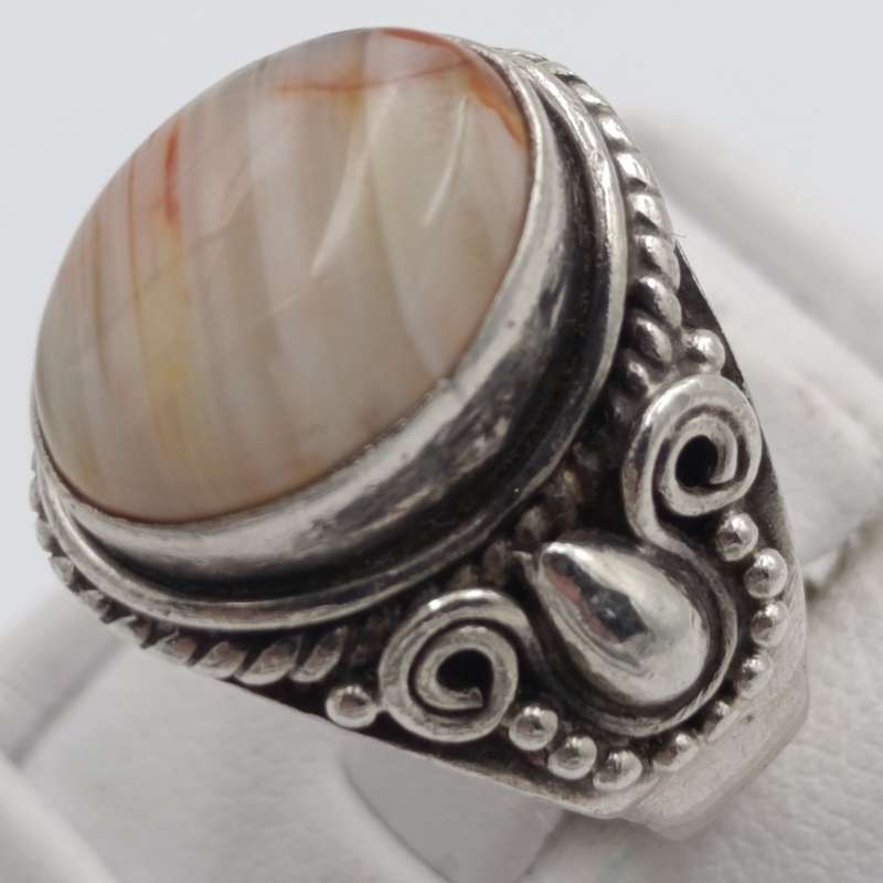 Vintage Sterling silver Agate ring - weighs 7.6g - size M