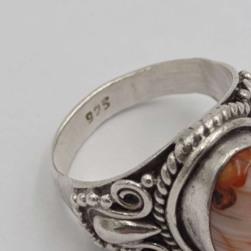 Vintage Sterling silver Agate ring - weighs 7.6g - size M