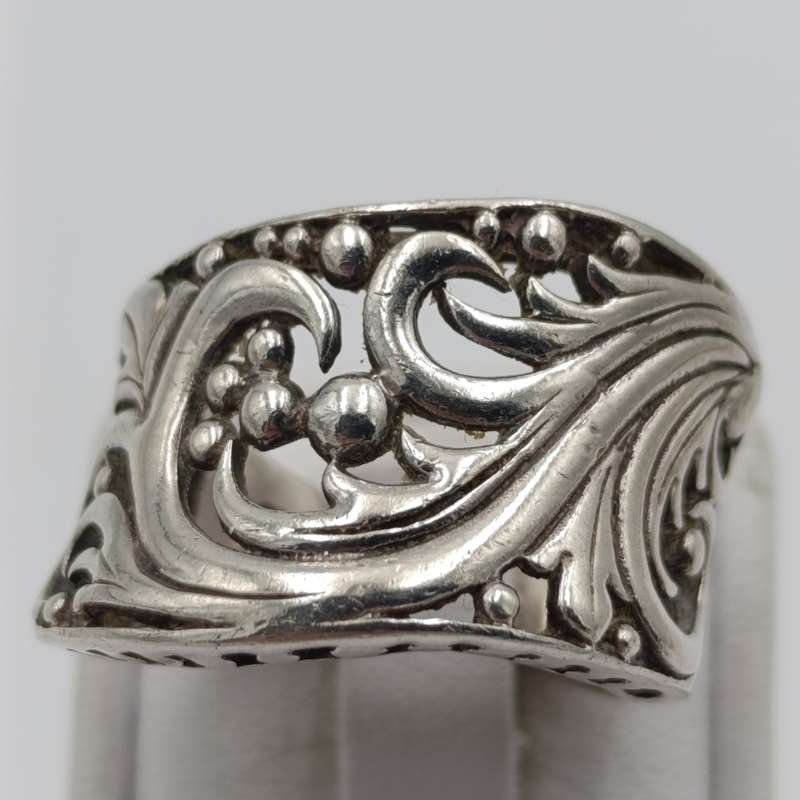 Bulky Sterling silver ring - weighs 9.0 grams - size O
